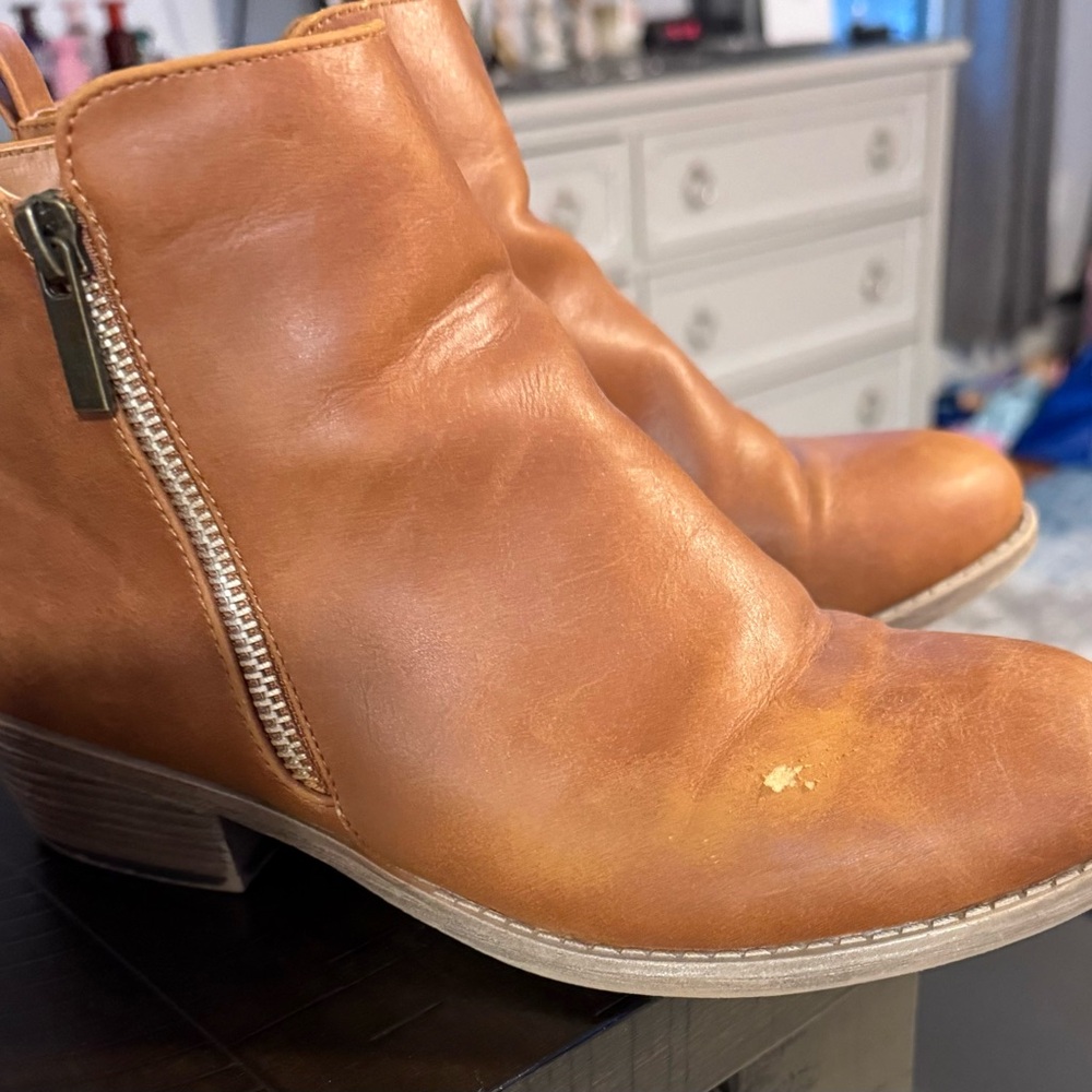 Elegant Tan Ankle Boots with Side Zipper